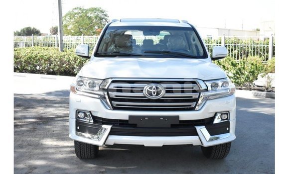 Buy Import Toyota Land Cruiser White Car in Import - Dubai in Dhufar Buy Import Toyota Land Cruiser White Car in Import - Dubai in Dhufar
