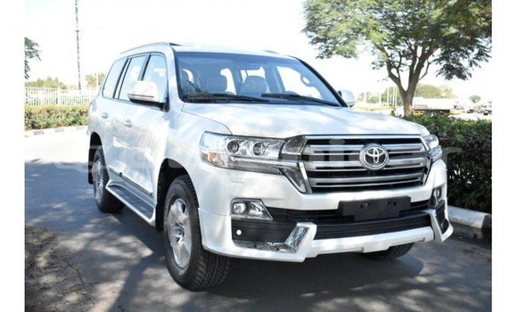 Buy Import Toyota Land Cruiser White Car in Import - Dubai in Dhufar Buy Import Toyota Land Cruiser White Car in Import - Dubai in Dhufar