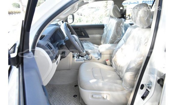 Buy Import Toyota Land Cruiser White Car in Import - Dubai in Dhufar Buy Import Toyota Land Cruiser White Car in Import - Dubai in Dhufar