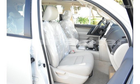 Buy Import Toyota Land Cruiser White Car in Import - Dubai in Dhufar Buy Import Toyota Land Cruiser White Car in Import - Dubai in Dhufar