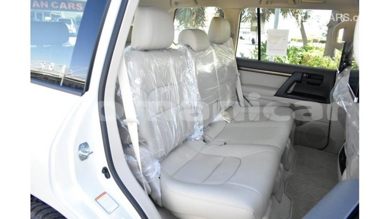 Big with watermark toyota land cruiser dhufar import dubai 2415