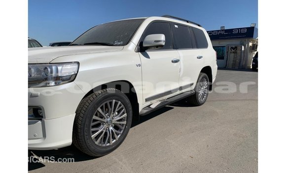 Buy Import Toyota Land Cruiser White Car in Import - Dubai in Dhufar Buy Import Toyota Land Cruiser White Car in Import - Dubai in Dhufar