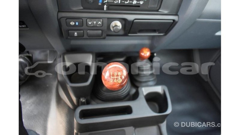 Big with watermark toyota land cruiser dhufar import dubai 2433