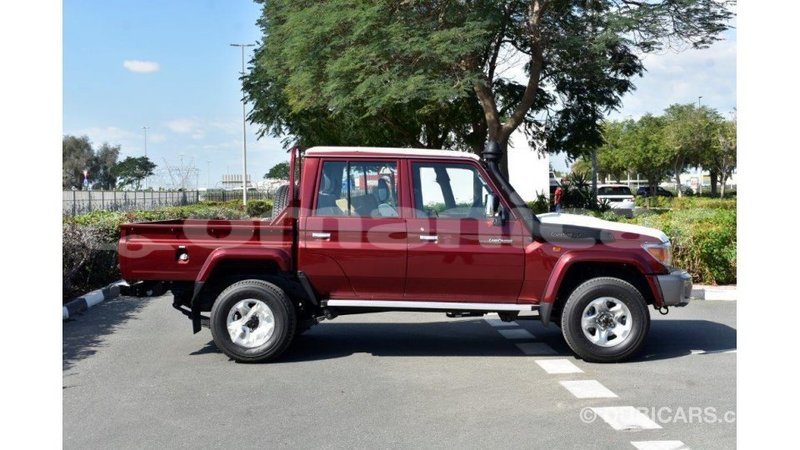 Big with watermark toyota land cruiser dhufar import dubai 2433