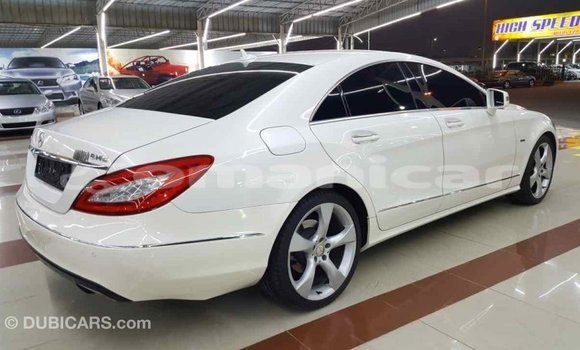 Buy Import Mercedes-Benz 190 (W201) White Car in Import - Dubai in Dhufar Buy Import Mercedes-Benz 190 (W201) White Car in Import - Dubai in Dhufar