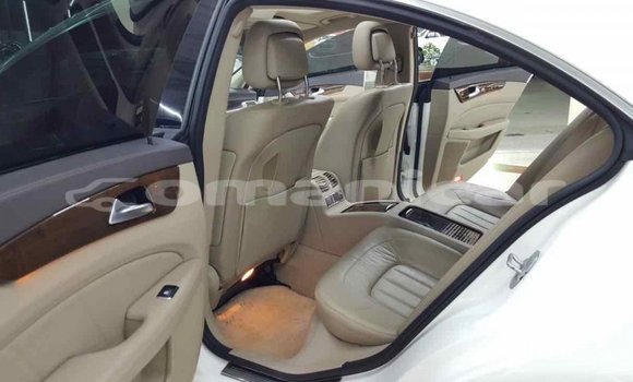 Buy Import Mercedes-Benz 190 (W201) White Car in Import - Dubai in Dhufar
