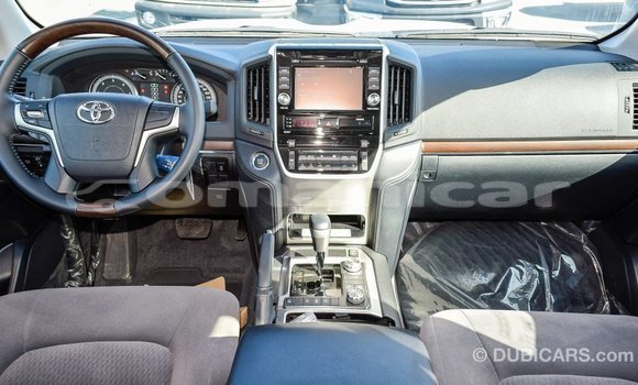 Buy Import Toyota Land Cruiser White Car in Import - Dubai in Dhufar Buy Import Toyota Land Cruiser White Car in Import - Dubai in Dhufar