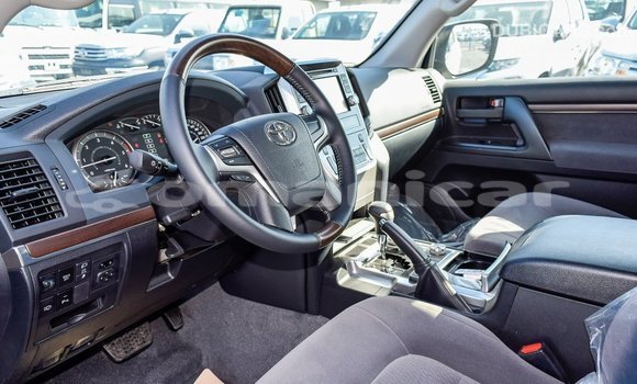 Buy Import Toyota Land Cruiser White Car in Import - Dubai in Dhufar Buy Import Toyota Land Cruiser White Car in Import - Dubai in Dhufar