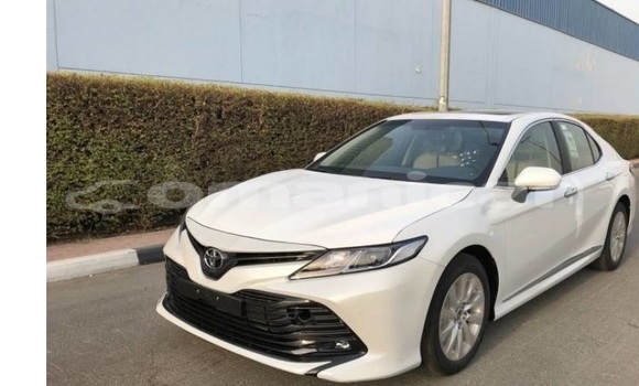 Buy Used Toyota Camry White Car in Muscat in Masqat