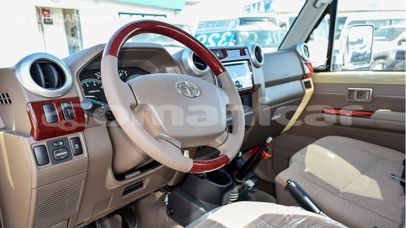 Big with watermark toyota land cruiser dhufar import dubai 2451