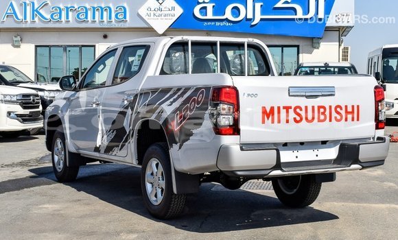 Buy Import Mitsubishi L200 White Car in Import - Dubai in Dhufar Buy Import Mitsubishi L200 White Car in Import - Dubai in Dhufar
