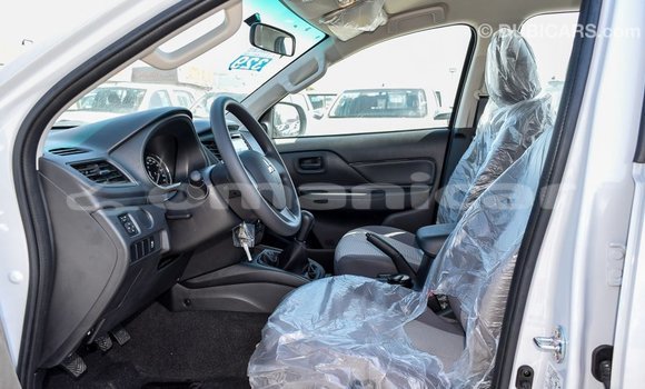 Buy Import Mitsubishi L200 White Car in Import - Dubai in Dhufar Buy Import Mitsubishi L200 White Car in Import - Dubai in Dhufar