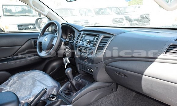 Buy Import Mitsubishi L200 White Car in Import - Dubai in Dhufar Buy Import Mitsubishi L200 White Car in Import - Dubai in Dhufar