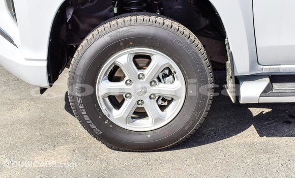 Buy Import Mitsubishi L200 White Car in Import - Dubai in Dhufar Buy Import Mitsubishi L200 White Car in Import - Dubai in Dhufar