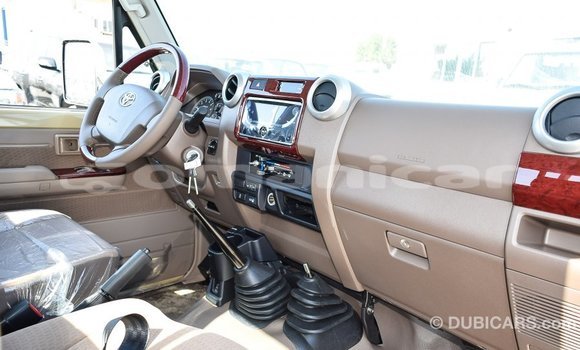 Buy Import Toyota Land Cruiser Beige Car in Import - Dubai in Dhufar Buy Import Toyota Land Cruiser Beige Car in Import - Dubai in Dhufar