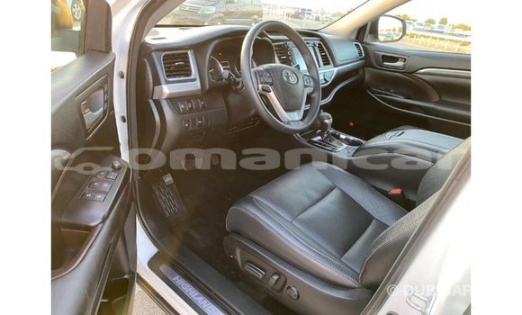 Buy Import Toyota Highlander White Car in Import - Dubai in Dhufar Buy Import Toyota Highlander White Car in Import - Dubai in Dhufar