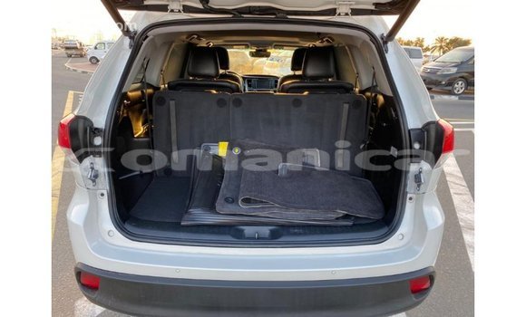 Buy Import Toyota Highlander White Car in Import - Dubai in Dhufar Buy Import Toyota Highlander White Car in Import - Dubai in Dhufar