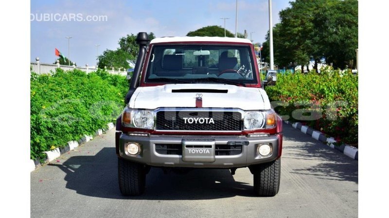Big with watermark toyota land cruiser dhufar import dubai 2486