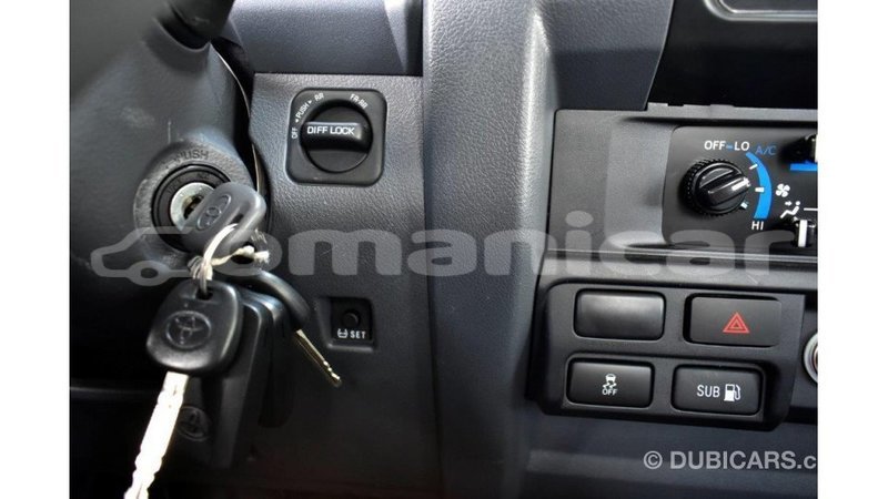 Big with watermark toyota land cruiser dhufar import dubai 2486