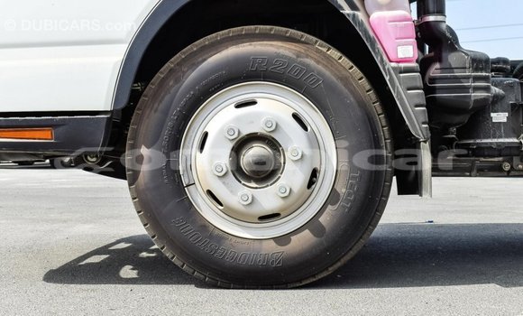 Buy Import Mitsubishi Carisma White Car in Import - Dubai in Dhufar