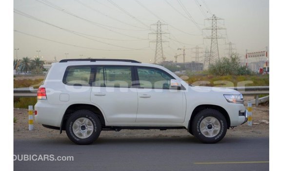 Buy Import Toyota Land Cruiser White Car in Import - Dubai in Dhufar Buy Import Toyota Land Cruiser White Car in Import - Dubai in Dhufar
