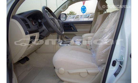 Buy Import Toyota Land Cruiser White Car in Import - Dubai in Dhufar Buy Import Toyota Land Cruiser White Car in Import - Dubai in Dhufar