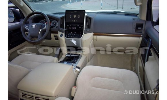 Buy Import Toyota Land Cruiser White Car in Import - Dubai in Dhufar Buy Import Toyota Land Cruiser White Car in Import - Dubai in Dhufar