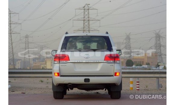 Buy Import Toyota Land Cruiser White Car in Import - Dubai in Dhufar Buy Import Toyota Land Cruiser White Car in Import - Dubai in Dhufar