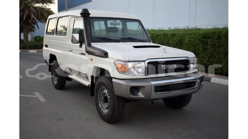 Big with watermark toyota land cruiser dhufar import dubai 2501