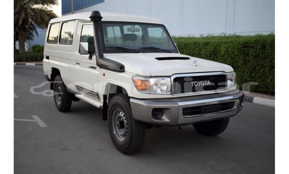 Buy Import Toyota Land Cruiser White Car in Import - Dubai in Dhufar Buy Import Toyota Land Cruiser White Car in Import - Dubai in Dhufar