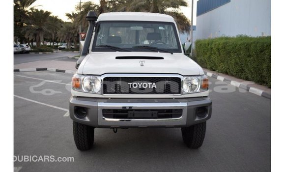 Buy Import Toyota Land Cruiser White Car in Import - Dubai in Dhufar Buy Import Toyota Land Cruiser White Car in Import - Dubai in Dhufar