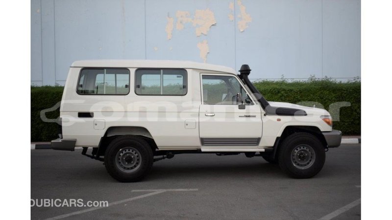 Big with watermark toyota land cruiser dhufar import dubai 2501