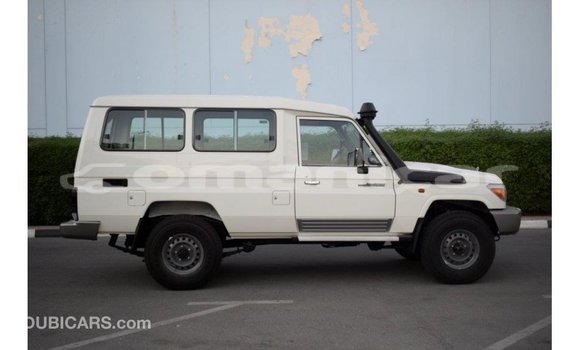 Buy Import Toyota Land Cruiser White Car in Import - Dubai in Dhufar Buy Import Toyota Land Cruiser White Car in Import - Dubai in Dhufar