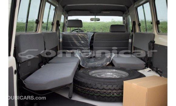 Buy Import Toyota Land Cruiser White Car in Import - Dubai in Dhufar Buy Import Toyota Land Cruiser White Car in Import - Dubai in Dhufar