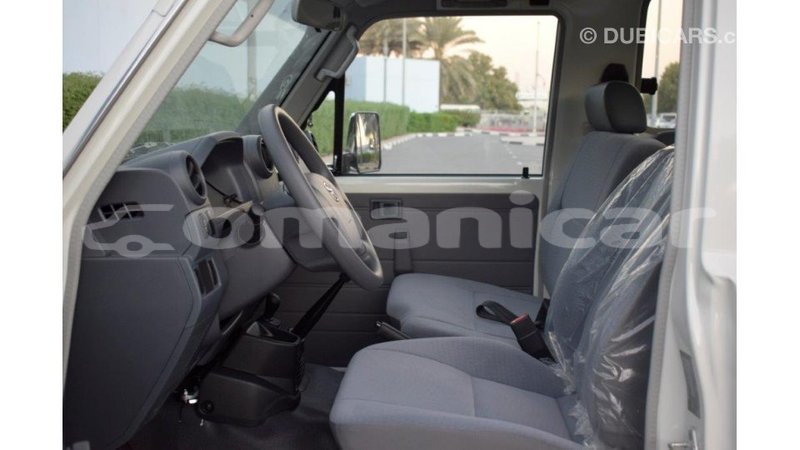 Big with watermark toyota land cruiser dhufar import dubai 2501