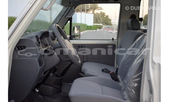 Buy Import Toyota Land Cruiser White Car in Import - Dubai in Dhufar Buy Import Toyota Land Cruiser White Car in Import - Dubai in Dhufar