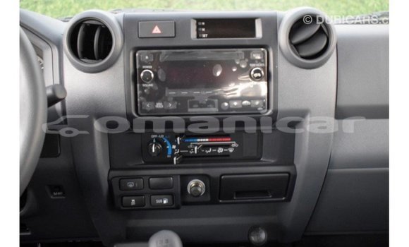 Buy Import Toyota Land Cruiser White Car in Import - Dubai in Dhufar Buy Import Toyota Land Cruiser White Car in Import - Dubai in Dhufar