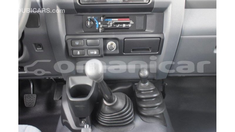 Big with watermark toyota land cruiser dhufar import dubai 2501