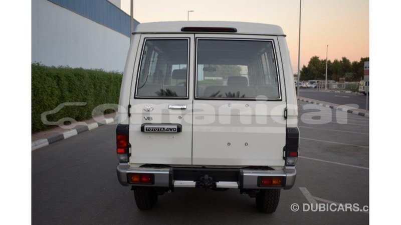 Big with watermark toyota land cruiser dhufar import dubai 2501