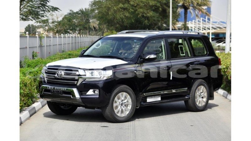 Big with watermark toyota land cruiser dhufar import dubai 2510
