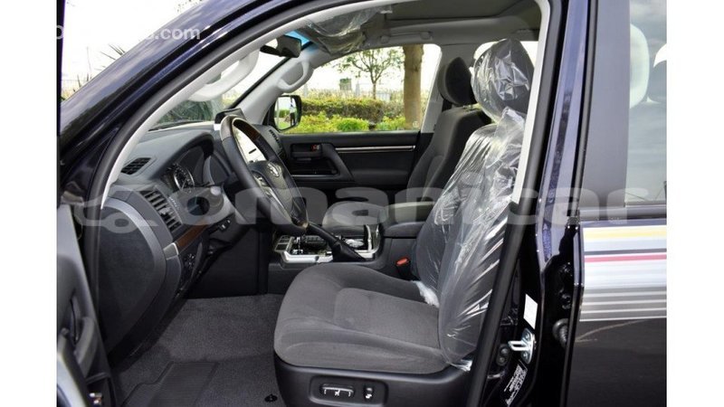 Big with watermark toyota land cruiser dhufar import dubai 2510