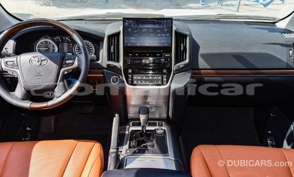 Buy Import Toyota Land Cruiser White Car in Import - Dubai in Dhufar Buy Import Toyota Land Cruiser White Car in Import - Dubai in Dhufar