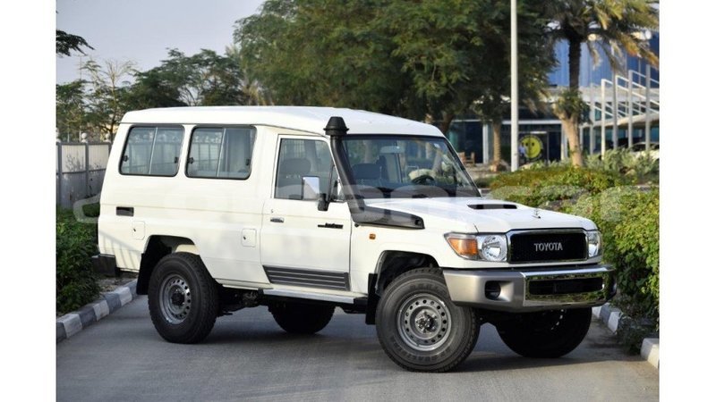 Big with watermark toyota land cruiser dhufar import dubai 2517