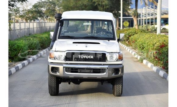 Buy Import Toyota Land Cruiser White Car in Import - Dubai in Dhufar Buy Import Toyota Land Cruiser White Car in Import - Dubai in Dhufar