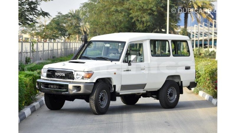 Big with watermark toyota land cruiser dhufar import dubai 2517