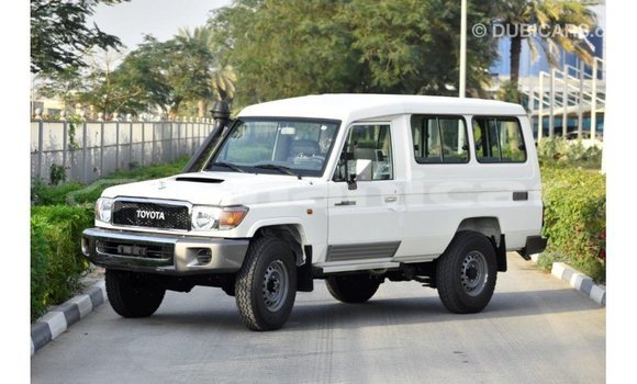 Buy Import Toyota Land Cruiser White Car in Import - Dubai in Dhufar Buy Import Toyota Land Cruiser White Car in Import - Dubai in Dhufar