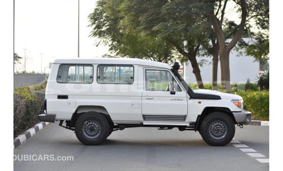 Buy Import Toyota Land Cruiser White Car in Import - Dubai in Dhufar Buy Import Toyota Land Cruiser White Car in Import - Dubai in Dhufar
