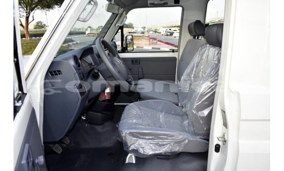 Buy Import Toyota Land Cruiser White Car in Import - Dubai in Dhufar Buy Import Toyota Land Cruiser White Car in Import - Dubai in Dhufar