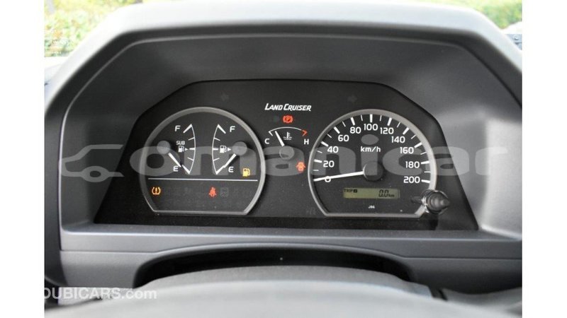 Big with watermark toyota land cruiser dhufar import dubai 2517