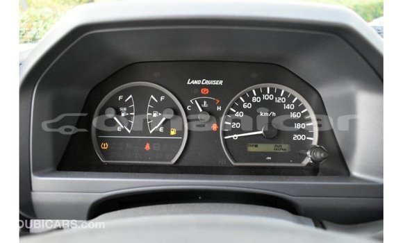Buy Import Toyota Land Cruiser White Car in Import - Dubai in Dhufar Buy Import Toyota Land Cruiser White Car in Import - Dubai in Dhufar
